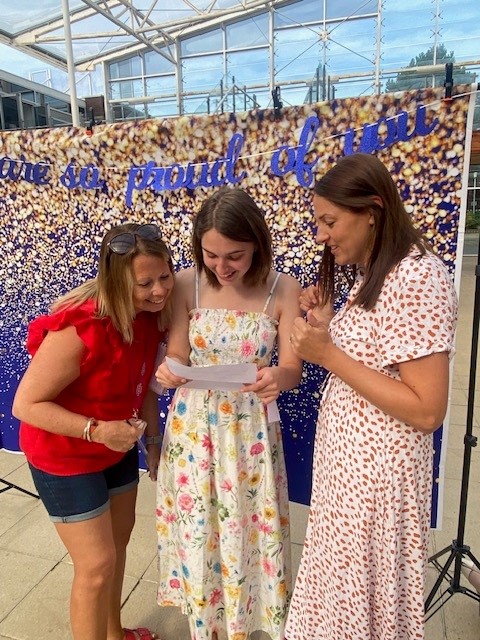 GCSEs day celebrated at North Oxfordshire Academy